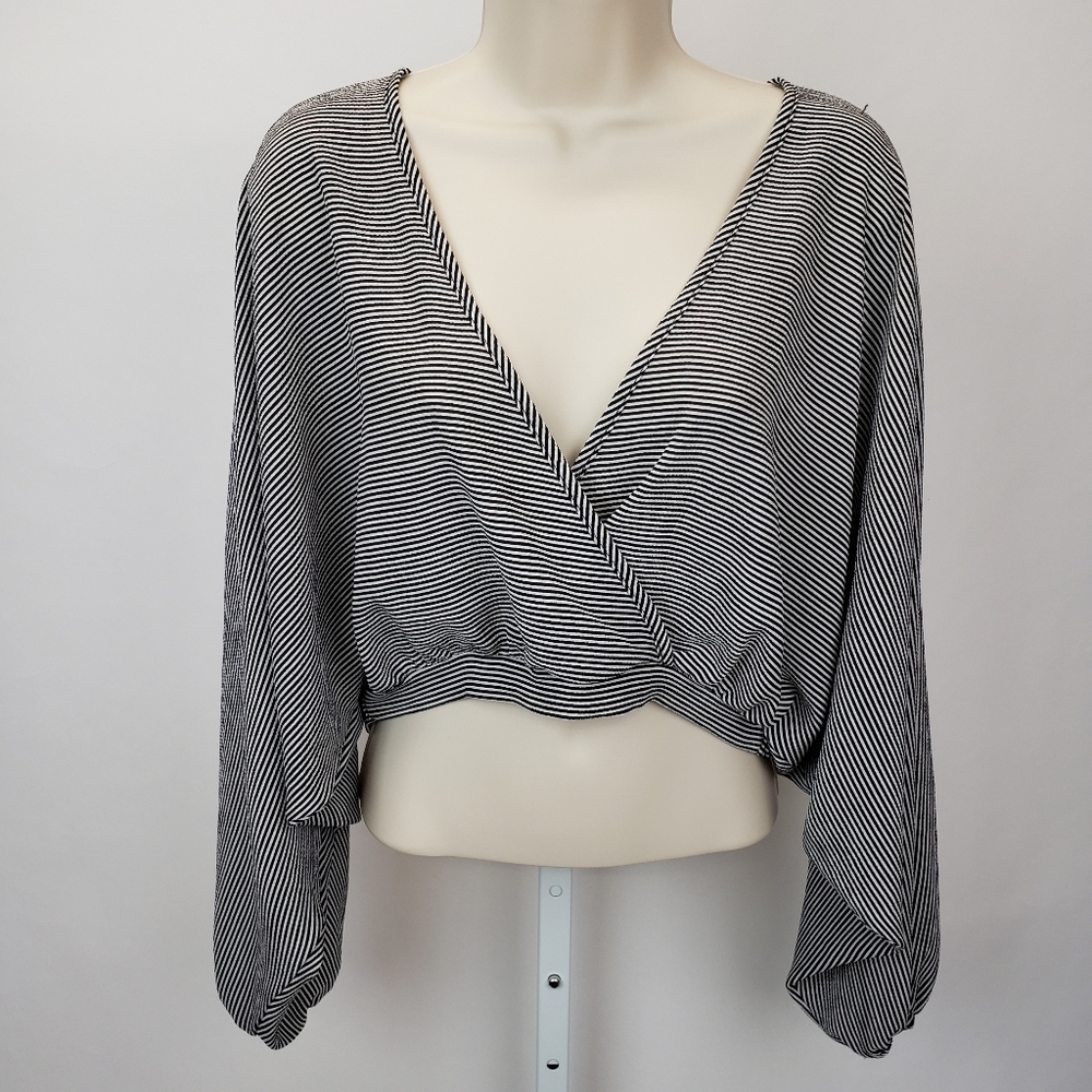 Audrey 3+1 bubble sleeve crop top - Picture 1 of 10